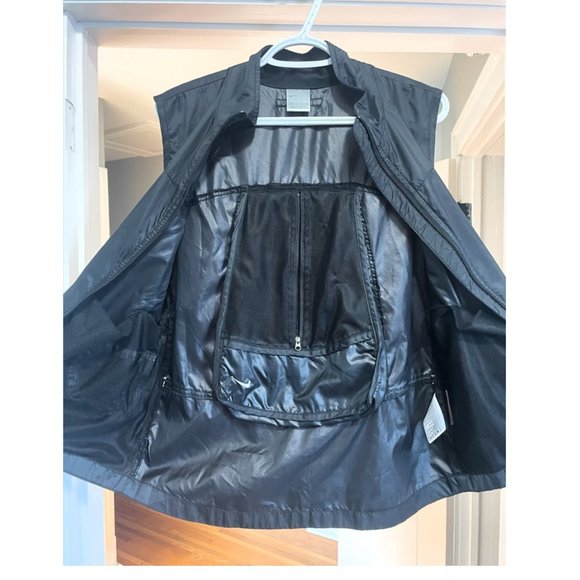 Nike Women Running Vest Built In Backpack Full Zip Black Small - Picture 3 of 5